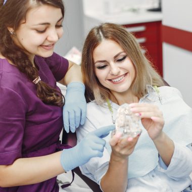 Ce trebuie transmis laboratorului pentru o restaurare frontală cât mai naturală