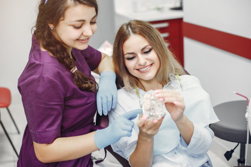 Ce trebuie transmis laboratorului pentru o restaurare frontală cât mai naturală