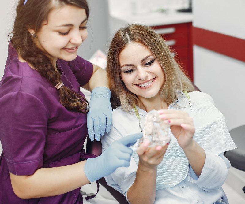 Ce trebuie transmis laboratorului pentru o restaurare frontală cât mai naturală